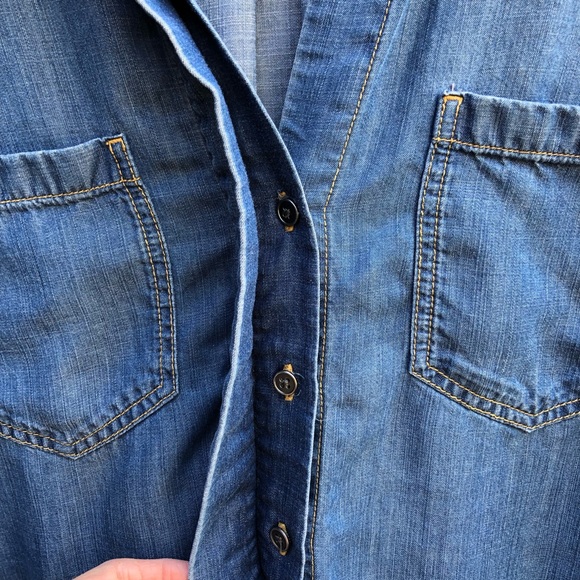 Cloth & Stone Chambray Split Back hem Button Down - Picture 3 of 8